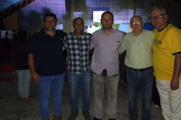 A escola municipal Getúlio Vargas comemorou a Festa da Família, na sexta-feira (22), na quadra da escola.
