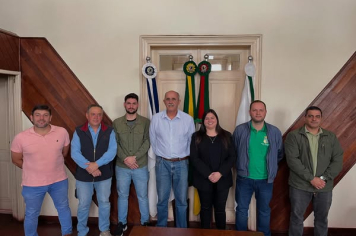 PREFEITO E VICE RECEBEM COMITIVA DE CAPÃO DO LEÃO PARA DISCUTIR TURISMO FERROVIÁRIO REGIONAL