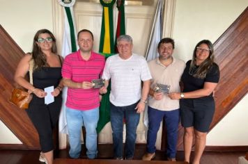 PREFEITURA RECEBE CONVITE PARA FESTA DO MAIORAL