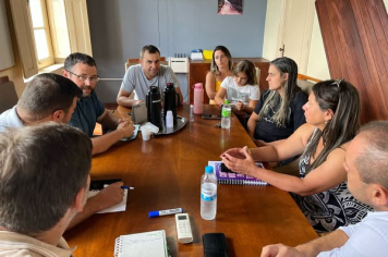 Discutir a realização de um rodeio em comemoração ao aniversário do município.