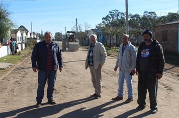 Administração reforma calçamento da rua Chico Tavares