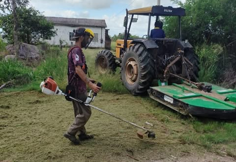 SECRETARIA DE OBRAS REALIZA LIMPEZA GERAL E MELHORIA DE ACESSOS NO INTERIOR