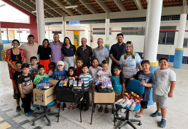ROTARY CLUB REALIZA DOAÇÃO DE BRINQUEDOS PARA ESCOLAS MUNICIPAIS