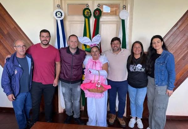 MAMÃE COELHA LEVA O ESPÍRITO DA PÁSCOA ÀS ESCOLAS E REPARTIÇÕES PÚBLICAS DE PEDRO OSÓRIO