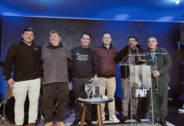 PREFEITO E VICE PARTICIPAM DO FINAL DE CAMPANHA DA IGREJA PENTECOSTAL MISTÉRIOS DA FÉ