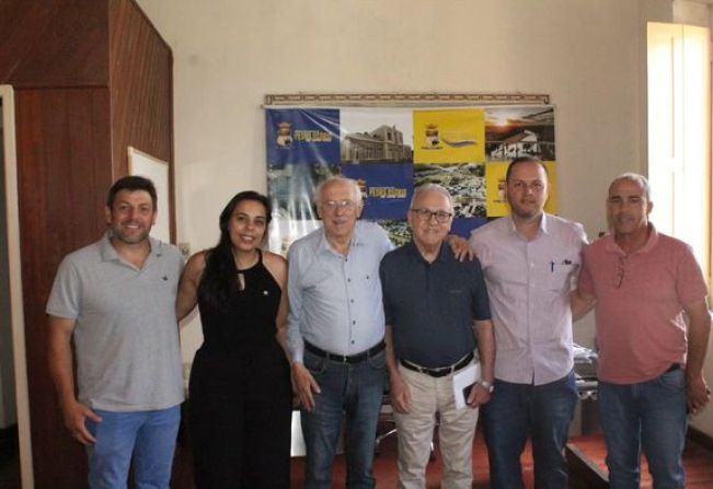 PREFEITO, VICE E ELEITOS RECEBEM DIRIGENTES DA AZONASUL
