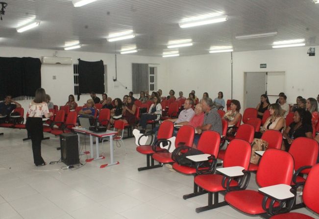 MUNICÍPIO PROMOVE CAPACITAÇÃO PARA REDES DE ATENDIMENTO DA CRIANÇA E DO ADOLESCENTE