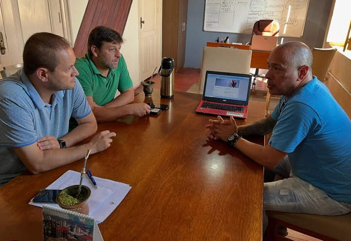 PREFEITURA DISCUTE PROMOÇÃO DE CURSOS GRÁFICOS