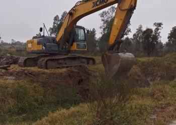 Secretaria de Obras realiza limpeza de valetas