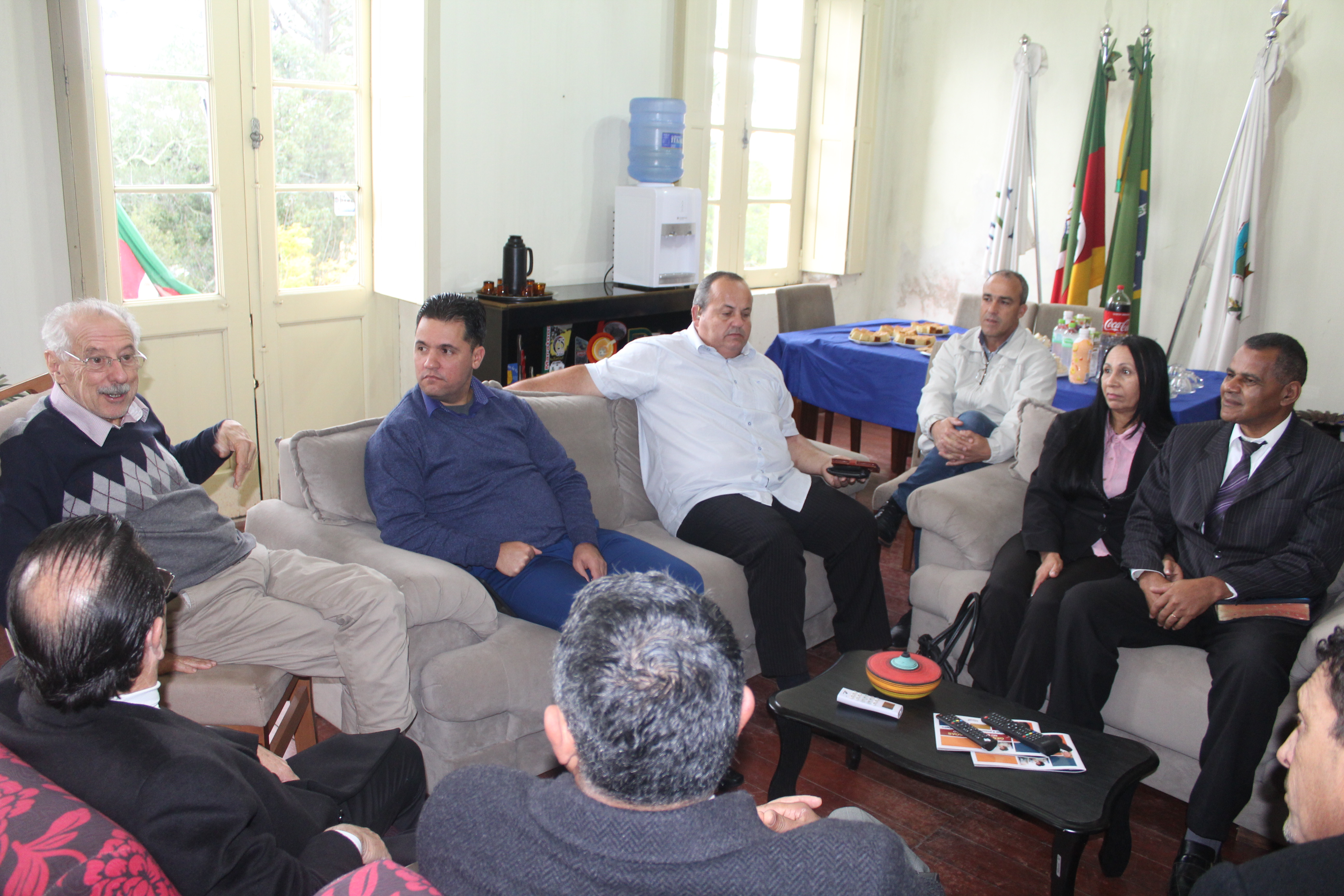 Prefeito reúne igrejas para servir no trabalho social do município