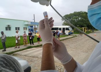 Manhã do aniversário do município inicia com vacinação e doações pra Santa Casa