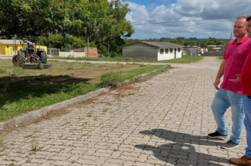 MUTIRÃO DE LIMPEZA CONTINUA NO BAIRRO BRASÍLIA