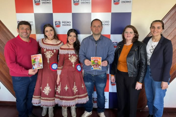 PREFEITO E VICE RECEBEM CONVITE PARA 86ª EXPOFEIRA E 15º EXPOCANTO DE ARROIO GRANDE