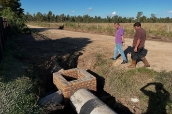 PREFEITO E VICE ACOMPANHAM CONCLUSÃO DE OBRA DE DRENAGEM E SERVIÇOS URBANOS EM DIFERENTES PONTOS DA CIDADE