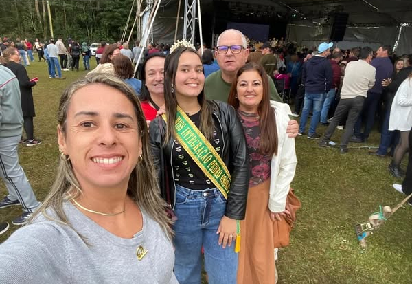 PEDRO OSÓRIO MARCA PRESENÇA NO 37º ANIVERSÁRIO DE MORRO REDONDO