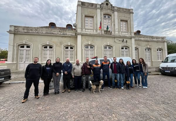 PREFEITOS PARTICIPAM DE VISITA TÉCNICA COM PESQUISADORES DA UFPEL A ESTAÇÕES DE MONITORAMENTO DO RIO PIRATINI