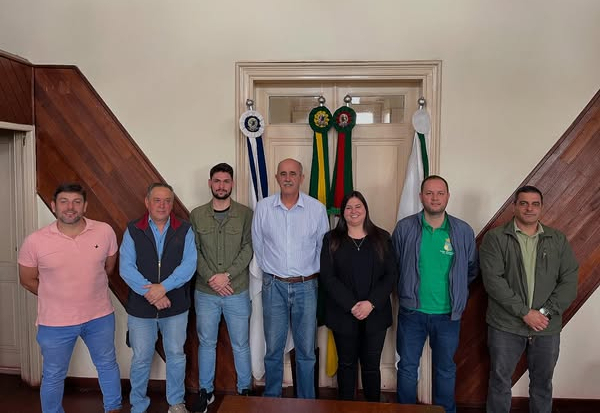 PREFEITO E VICE RECEBEM COMITIVA DE CAPÃO DO LEÃO PARA DISCUTIR TURISMO FERROVIÁRIO REGIONAL