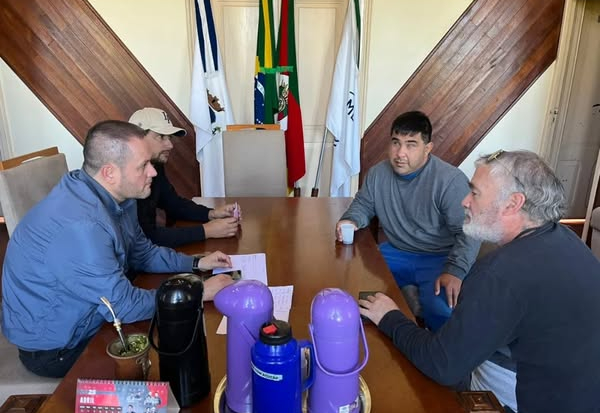 Reunião com diretor de Desporto Álvaro Lucas e o professor Diego Lemos