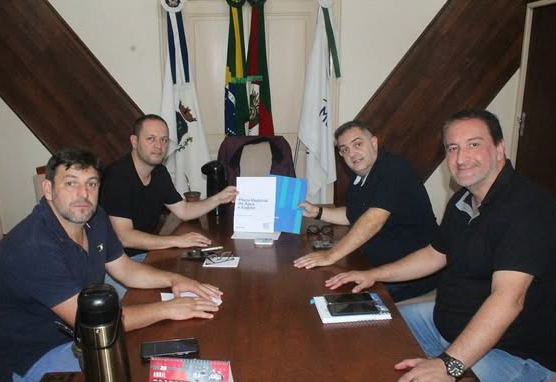 PREFEITURA E CORSAN DISCUTEM CRIAÇÃO DO PLANO REGIONAL DE ÁGUA E ESGOTO
