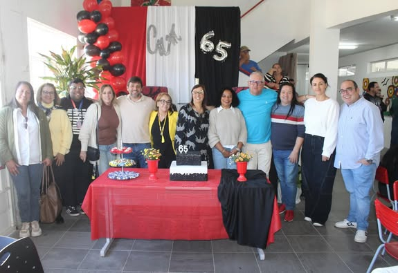 ESCOLA GETÚLIO VARGAS CELEBRA 65 ANOS COM ALMOÇO COMEMORATIVO E HOMENAGENS