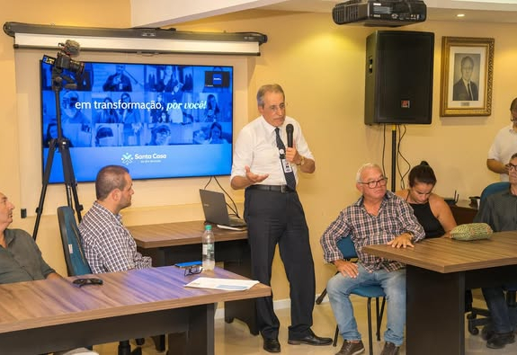 PREFEITO RICARDO PARTICIPA DE REUNIÃO DA AZONASUL SOBRE CRISE NOS HOSPITAIS