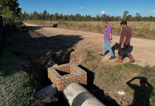 PREFEITO E VICE ACOMPANHAM CONCLUSÃO DE OBRA DE DRENAGEM E SERVIÇOS URBANOS EM DIFERENTES PONTOS DA CIDADE